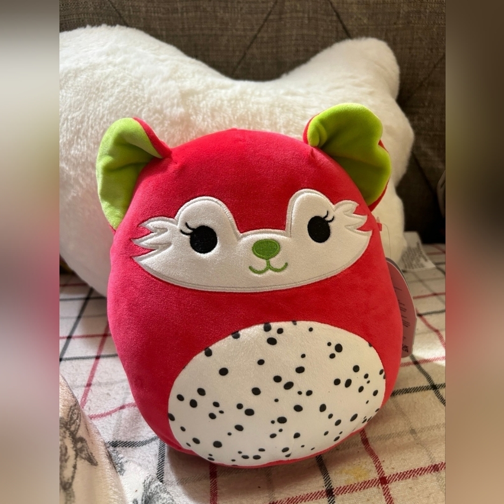 Gwendolyn the Strawberry Bat 8" Squishmallow